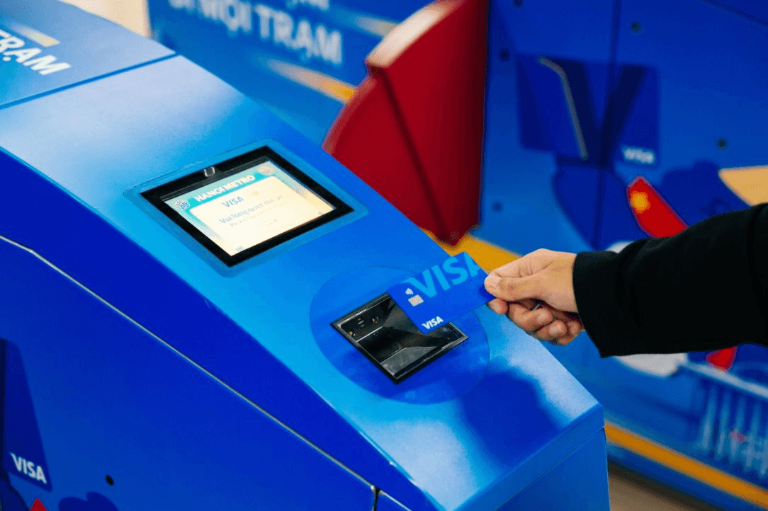 Một cú chạm thay tấm vé: Giao thông công cộng đang bước vào kỷ nguyên "không ví tiền"?- Ảnh 1.