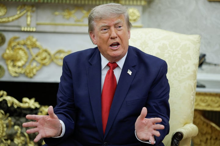 Ông Trump rút lại kế hoạch thu phí tàu thuyền qua eo biển Hormuz- Ảnh 1.