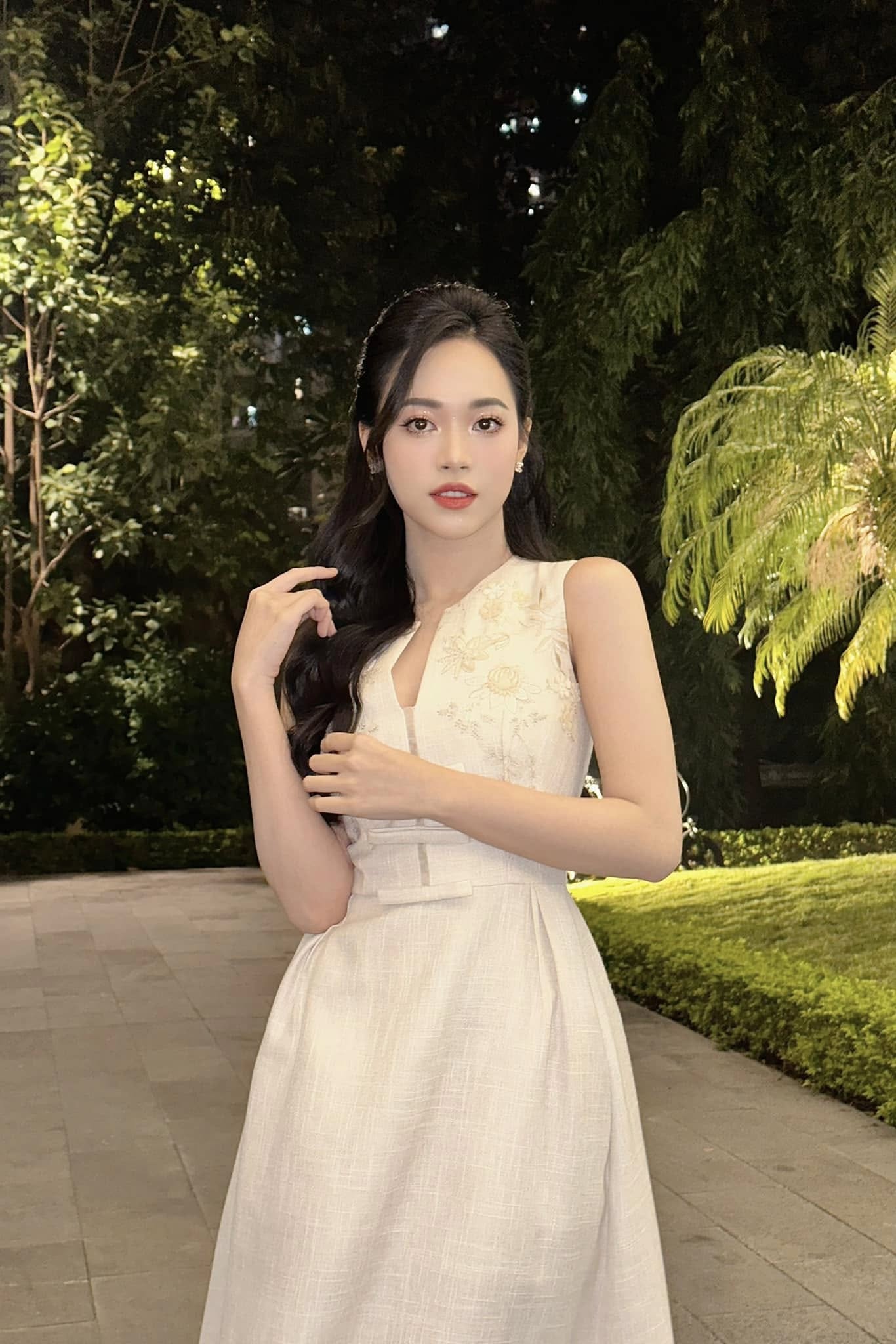Showbiz Việt có Á hậu xinh đẹp, học vấn khủng "mất tích" suốt 1 năm mà chẳng ai nhận ra!  - Ảnh 3.