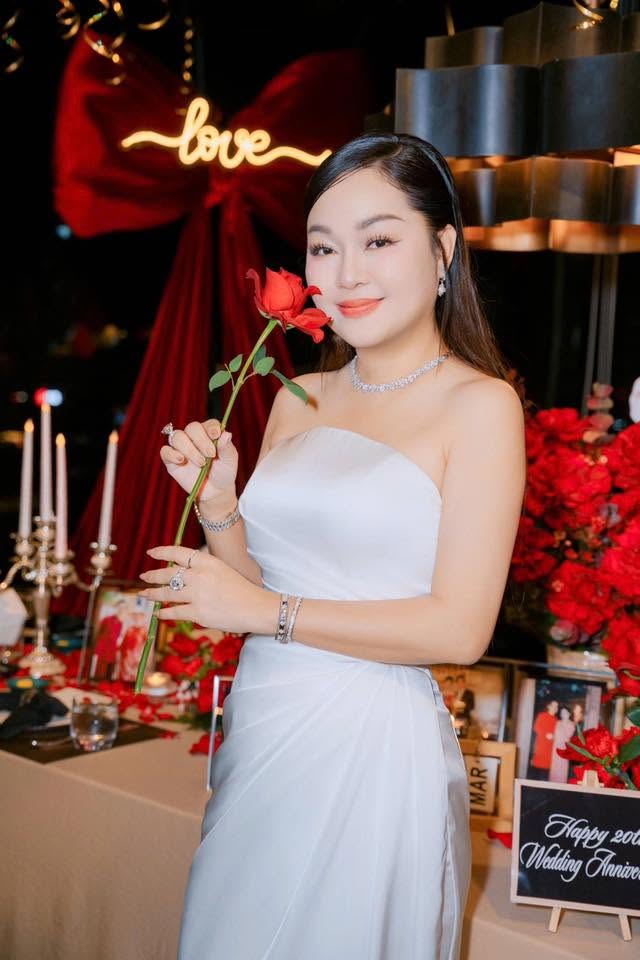 Bà Hoàng Thanh Nga vừa bị bắt từng đứng sau màn đăng quang của loạt hoa hậu đình đám Vbiz- Ảnh 10.