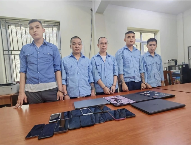 16 người dân ở Hà Nội bị chiếm tiền trong tài khoản ngân hàng: Bắt Nguyễn Tiến Sỷ và đồng bọn- Ảnh 1.