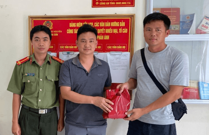Tài khoản đột ngột nhận được15.000.000 đồng không rõ người chuyển, Nguyễn Anh Duy ở Bắc Ninh lập tức báo công an - Ảnh 3.
