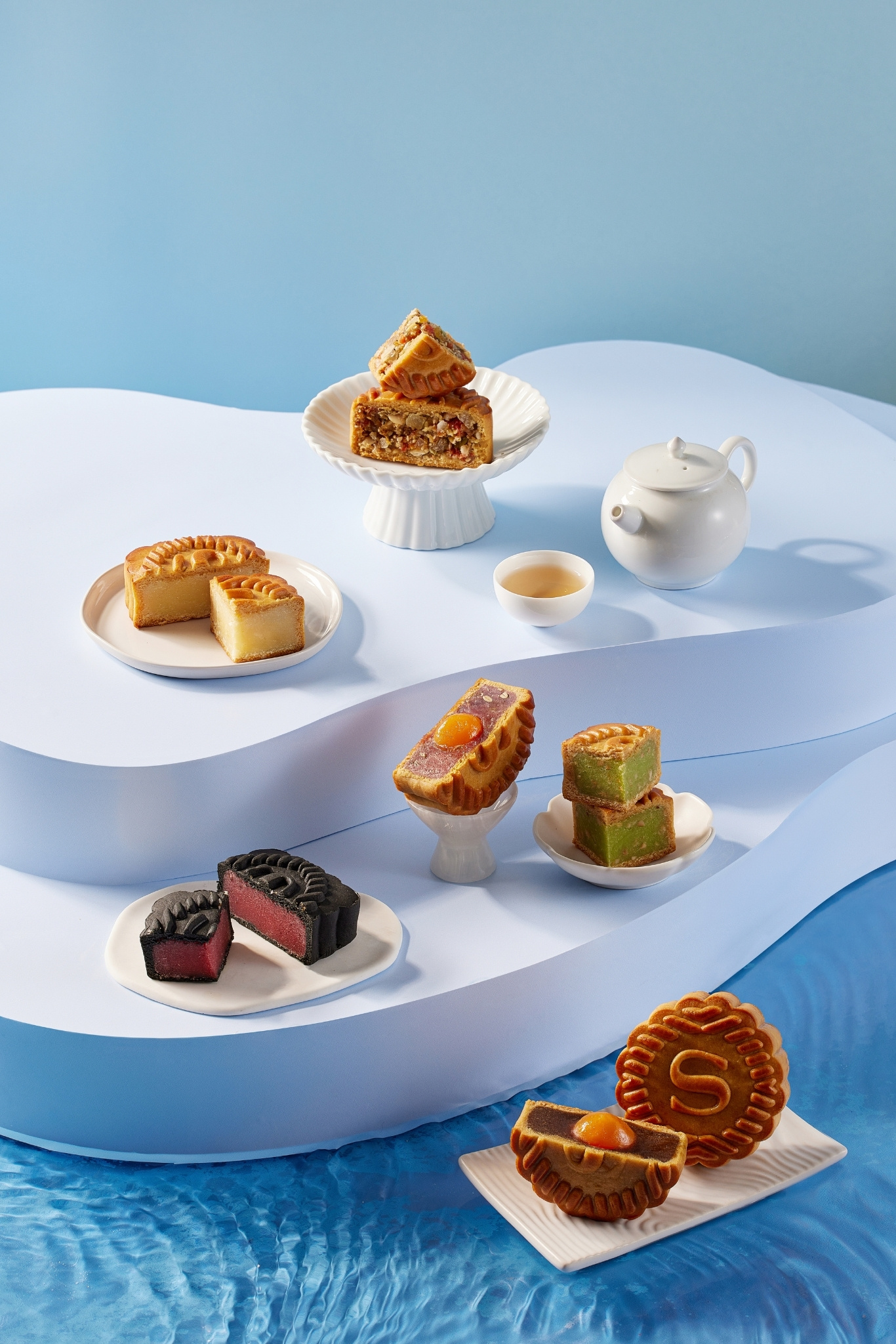 Cận cảnh BST bánh Trung thu cao cấp của Sheraton Hanoi Hotel: Lấy cảm hứng từ vẻ đẹp Hồ Tây trong đêm trăng, tôn vinh giá trị đoàn viên - Ảnh 4.