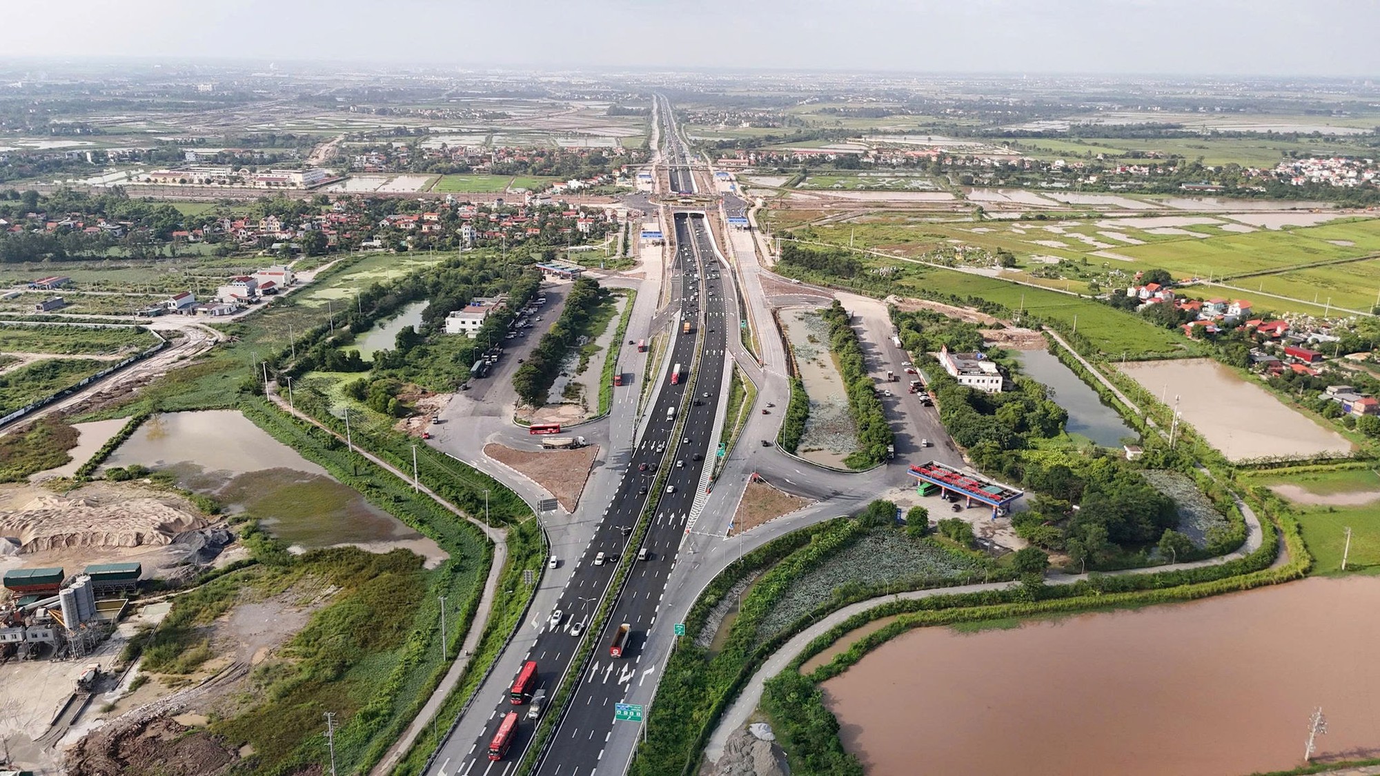 Đến năm 2050, cả nước có 46 tuyến cao tốc với tổng chiều dài hơn 10.100km- Ảnh 1.