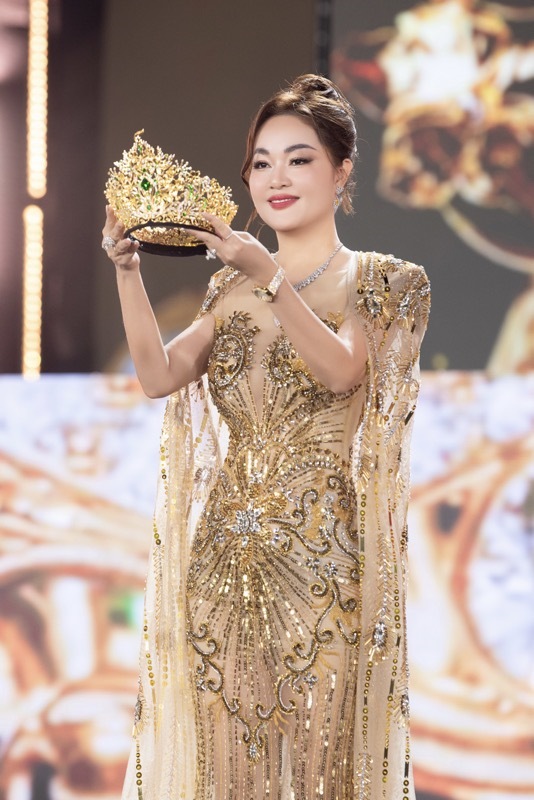 Bà Hoàng Thanh Nga vừa bị bắt từng đứng sau màn đăng quang của loạt hoa hậu đình đám Vbiz- Ảnh 4.
