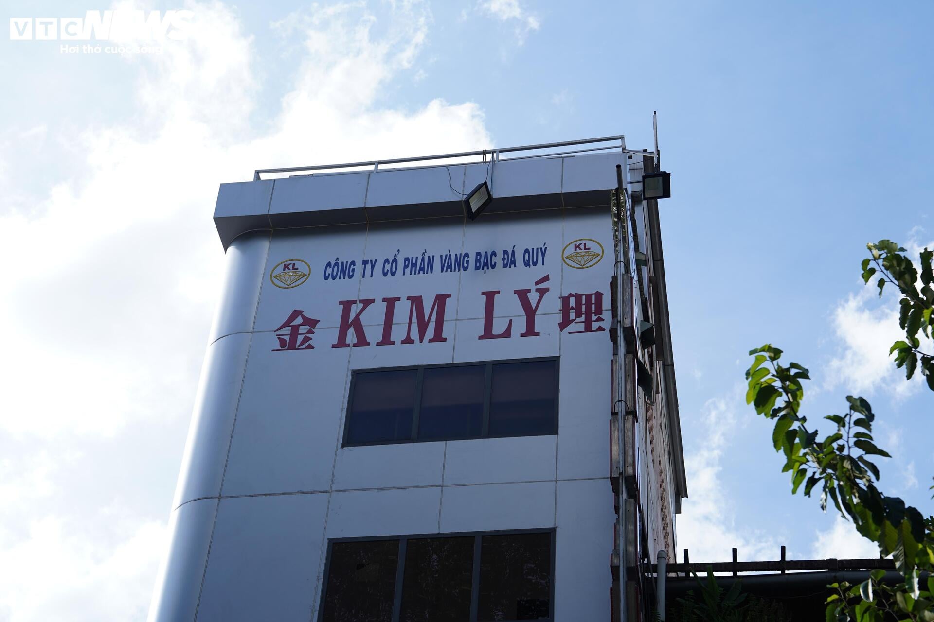 Tiệm kim cương Ngọc Châu Âu, tiệm vàng Kim Lý đồng loạt đóng cửa- Ảnh 9.