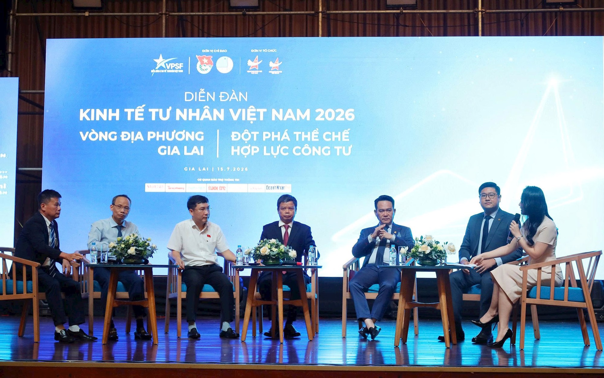 Doanh nhân Đặng Hồng Anh: Doanh nghiệp địa phương phải được nâng chuẩn để không đứng ngoài cơ hội phát triển - Ảnh 2.