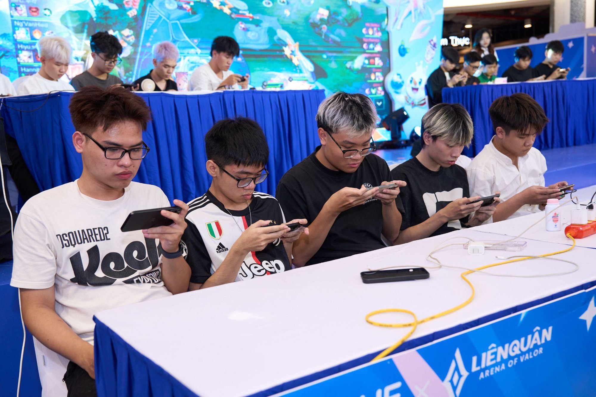 MIXUE hợp tác Liên Quân Mobile: Hơn 1.000 cửa hàng ở Việt Nam trở thành điểm hẹn thu hút giới trẻ - Ảnh 2. MIXUE hợp tác Liên Quân Mobile: Hơn 1.000 cửa hàng ở Việt Nam trở thành điểm hẹn thu hút giới trẻ - Ảnh 2.