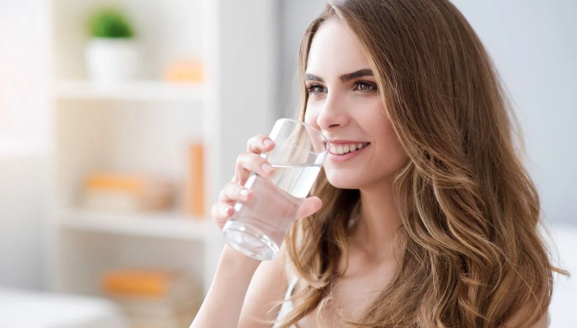Bài viết dành cho những người hay uống 1 cốc nước lớn ngay khi thức dậy - Ảnh 1.