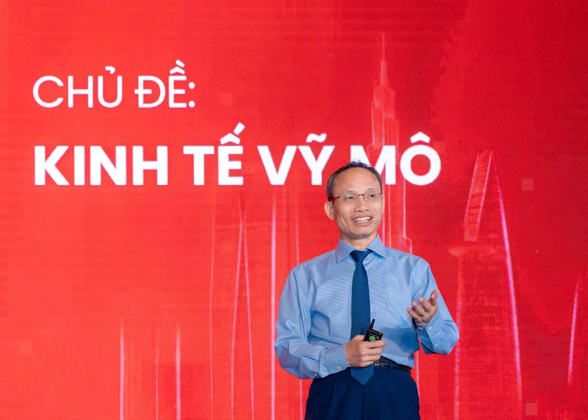 TS. Cấn Văn Lực đưa ra nhận định đặc biệt quan trọng cho BĐS, khác xa với ý kiến của nhiều người... ông lưu ý sắp tới có một nhóm doanh nghiệp sẽ phải rời bỏ thị trường- Ảnh 1.