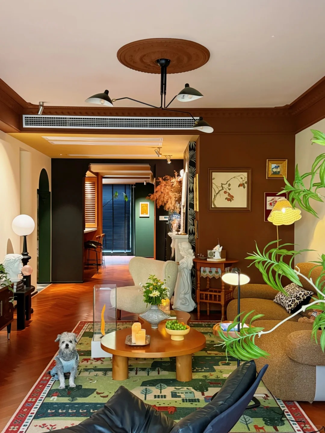 Cải tạo ban công 1m² thành phòng tắm, không đi làm vẫn sống rất chill: Cuộc sống khiến nhiều người tò mò- Ảnh 2.