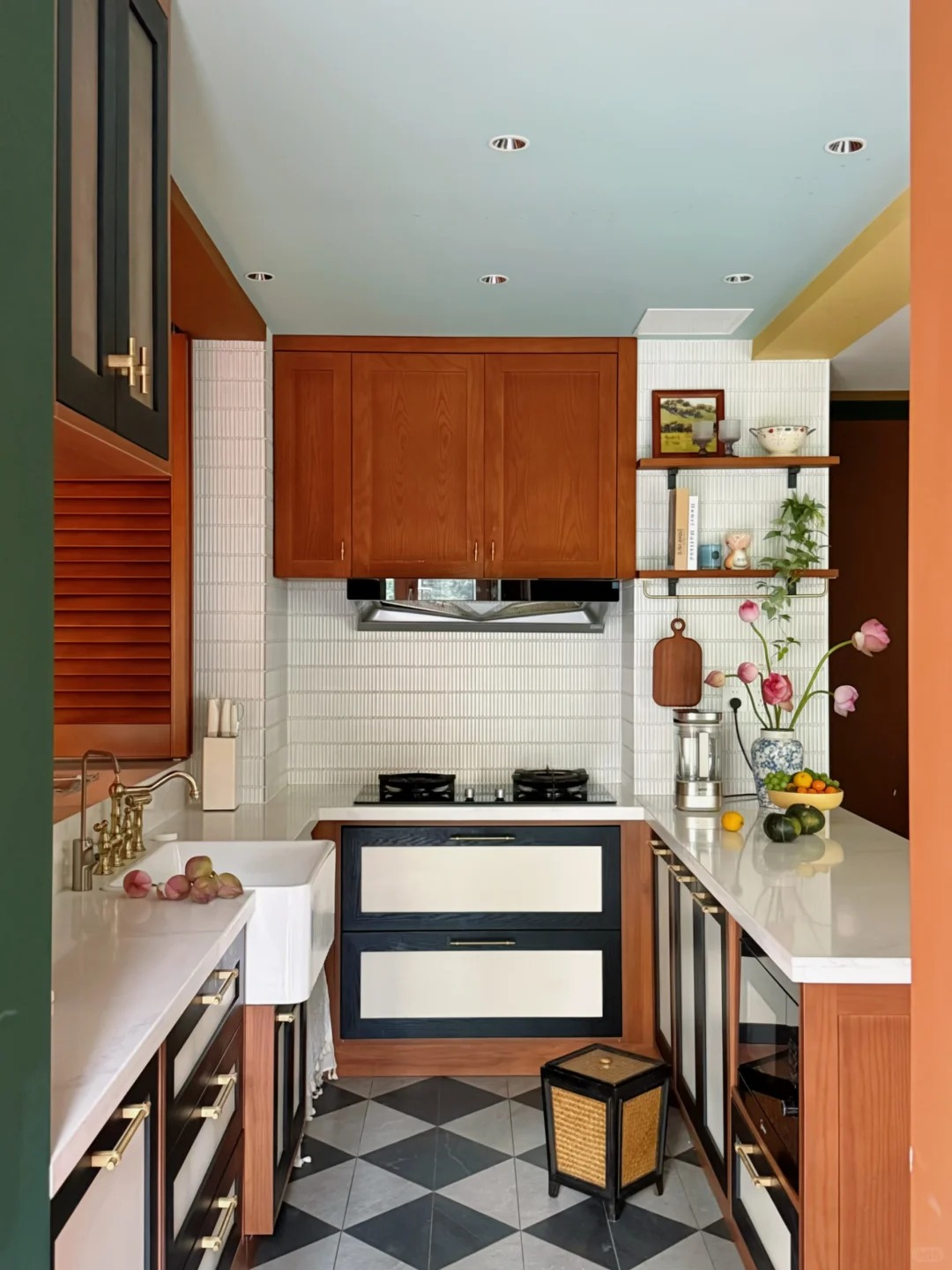 Cải tạo ban công 1m² thành phòng tắm, không đi làm vẫn sống rất chill: Cuộc sống khiến nhiều người tò mò- Ảnh 9.