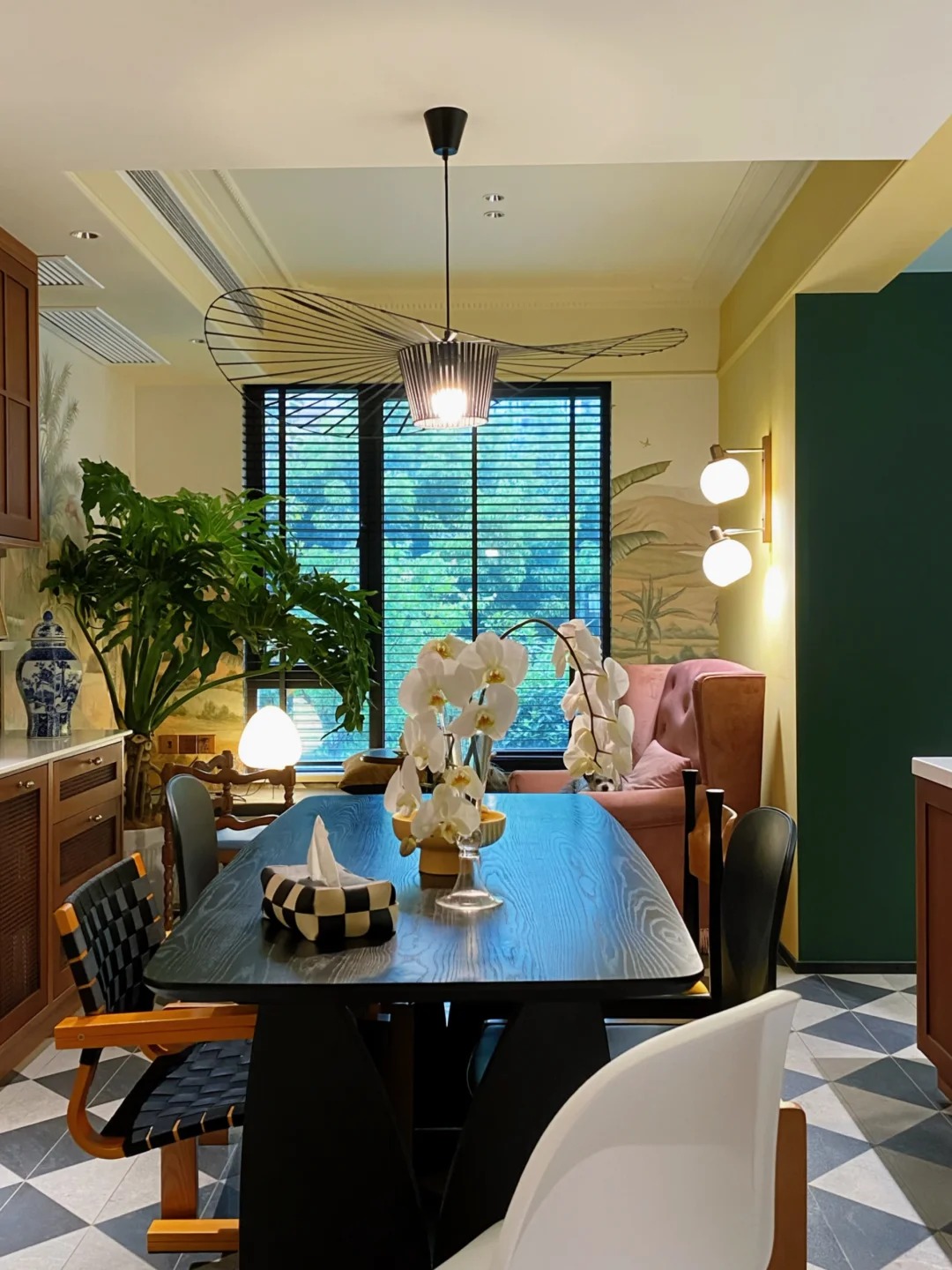 Cải tạo ban công 1m² thành phòng tắm, không đi làm vẫn sống rất chill: Cuộc sống khiến nhiều người tò mò- Ảnh 8.