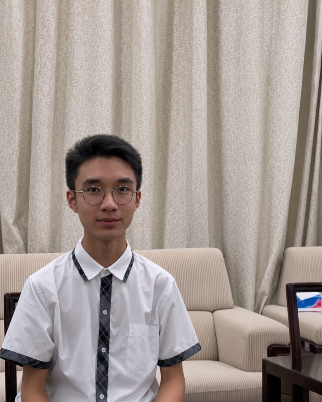 Nam sinh điểm cao ngất ngưởng vẫn trượt trường top đầu, cơ quan tuyển sinh khẳng định: "Em không còn đủ điều kiện xét tuyển"- Ảnh 1.
