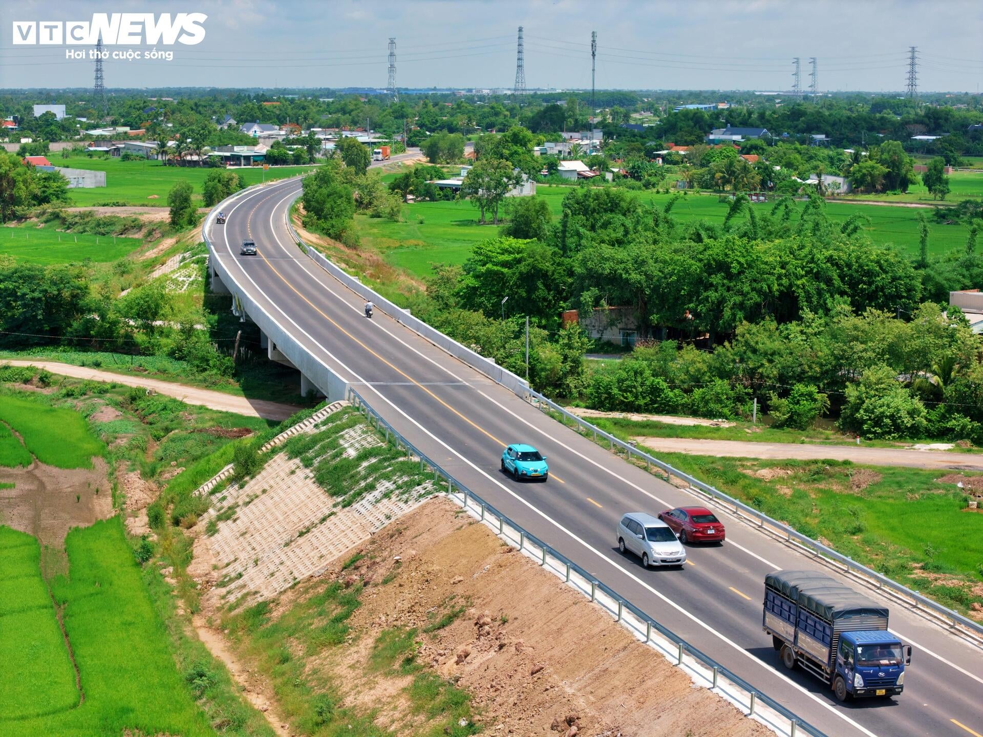 Tăng tốc thi công 5km cuối để nối thông toàn tuyến đường Hồ Chí Minh- Ảnh 4.