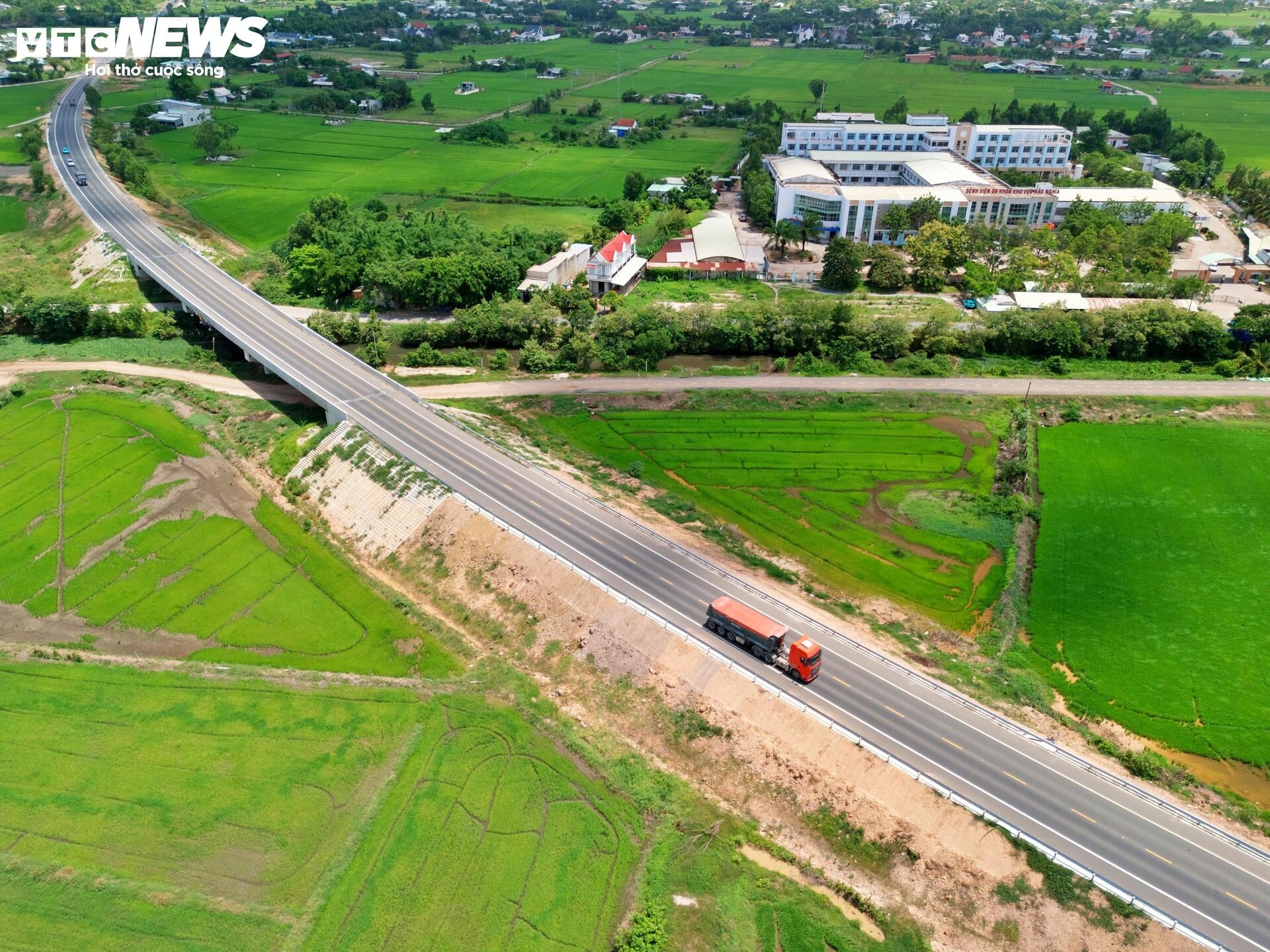 Tăng tốc thi công 5km cuối để nối thông toàn tuyến đường Hồ Chí Minh- Ảnh 3.