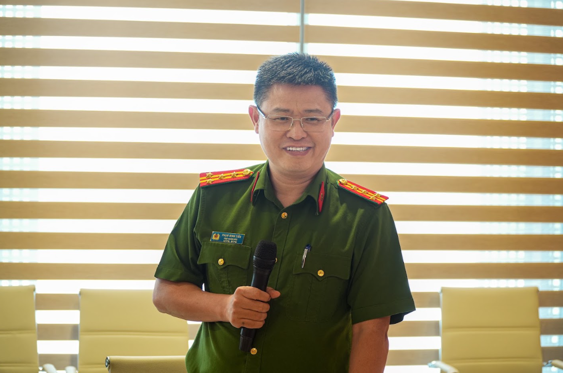 FPT được Bộ Công An trao Giấy chứng nhận đủ điều kiện kinh doanh sản phẩm, dịch vụ trung gian dữ liệu - Ảnh 2.