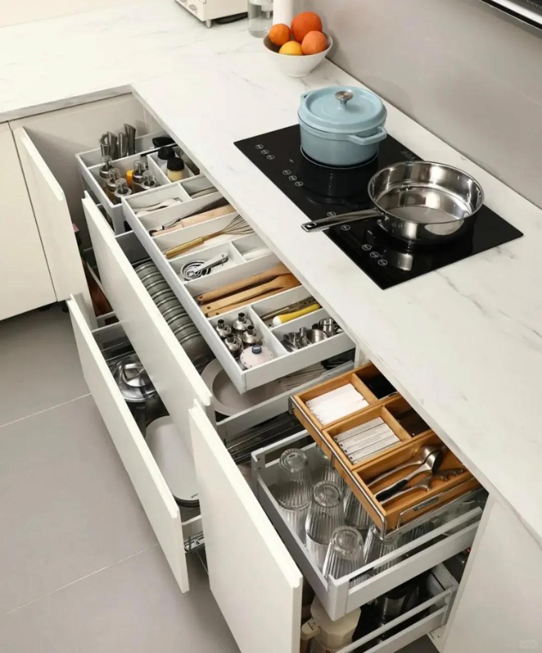 Ở nhờ nhà mẹ vài ngày, tôi mới phát hiện 7 thiết kế lưu trữ "đỉnh chóp", giúp căn bếp lúc nào cũng gọn như mới dọn- Ảnh 4.