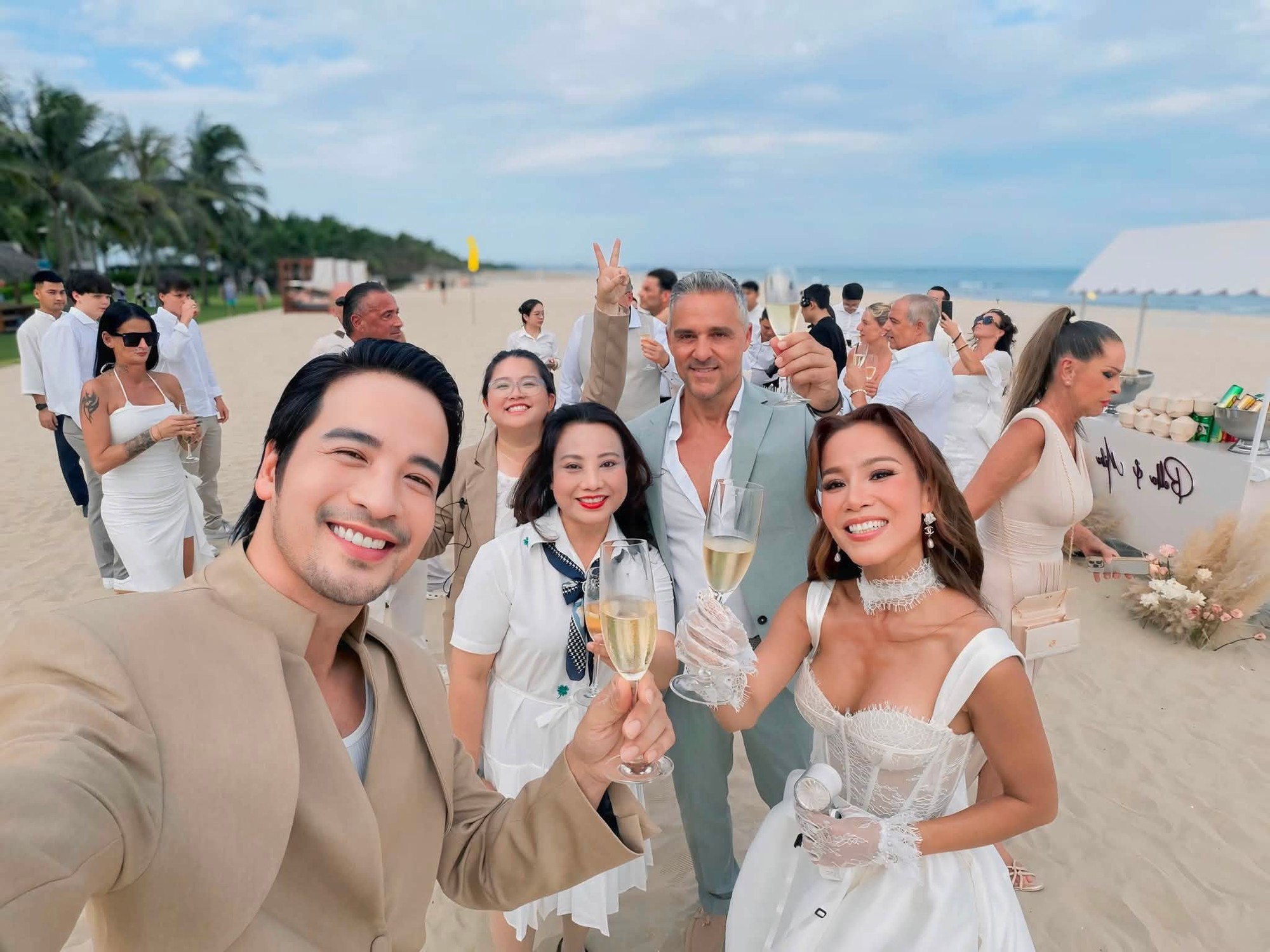 Nữ diễn viên Việt nóng bỏng là mẹ đơn thân cưới lần 3, chồng mới là đại gia châu Âu hơn 17 tuổi- Ảnh 1.