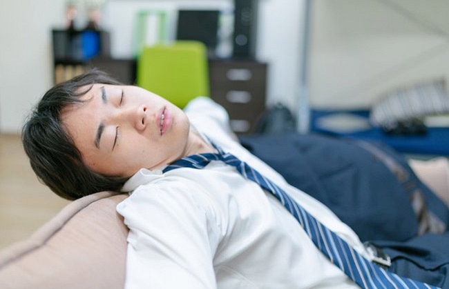 Quan niệm "ngủ trưa" 30 phút đã bị bác bỏ; một bác sĩ cho biết: Đối với người trên 70 tuổi, hãy cố gắng tuân thủ 4 quy tắc này khi ngủ - Ảnh 4.