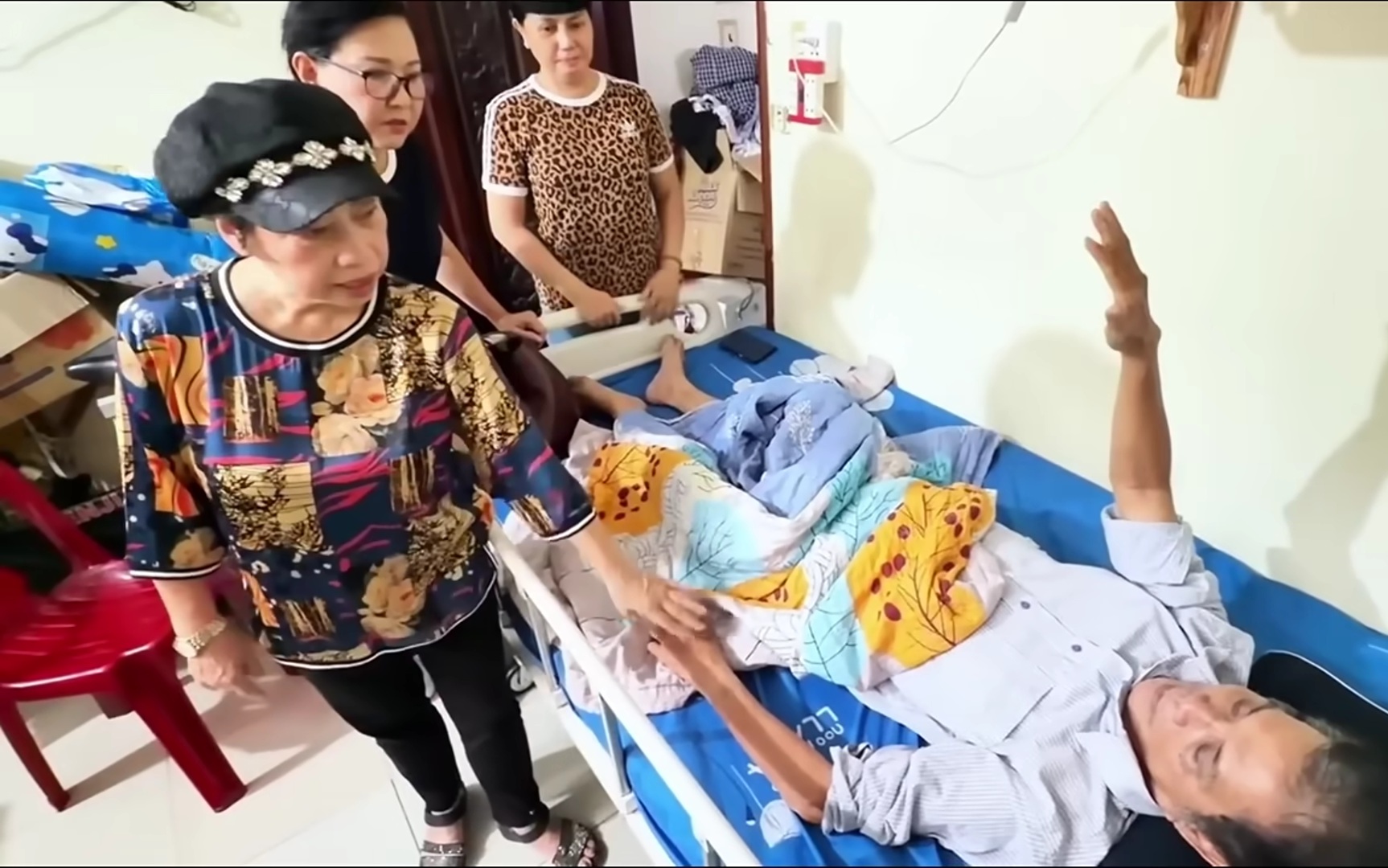 Hai nữ nghệ sĩ từ Mỹ về nước làm ngay việc này- Ảnh 1.