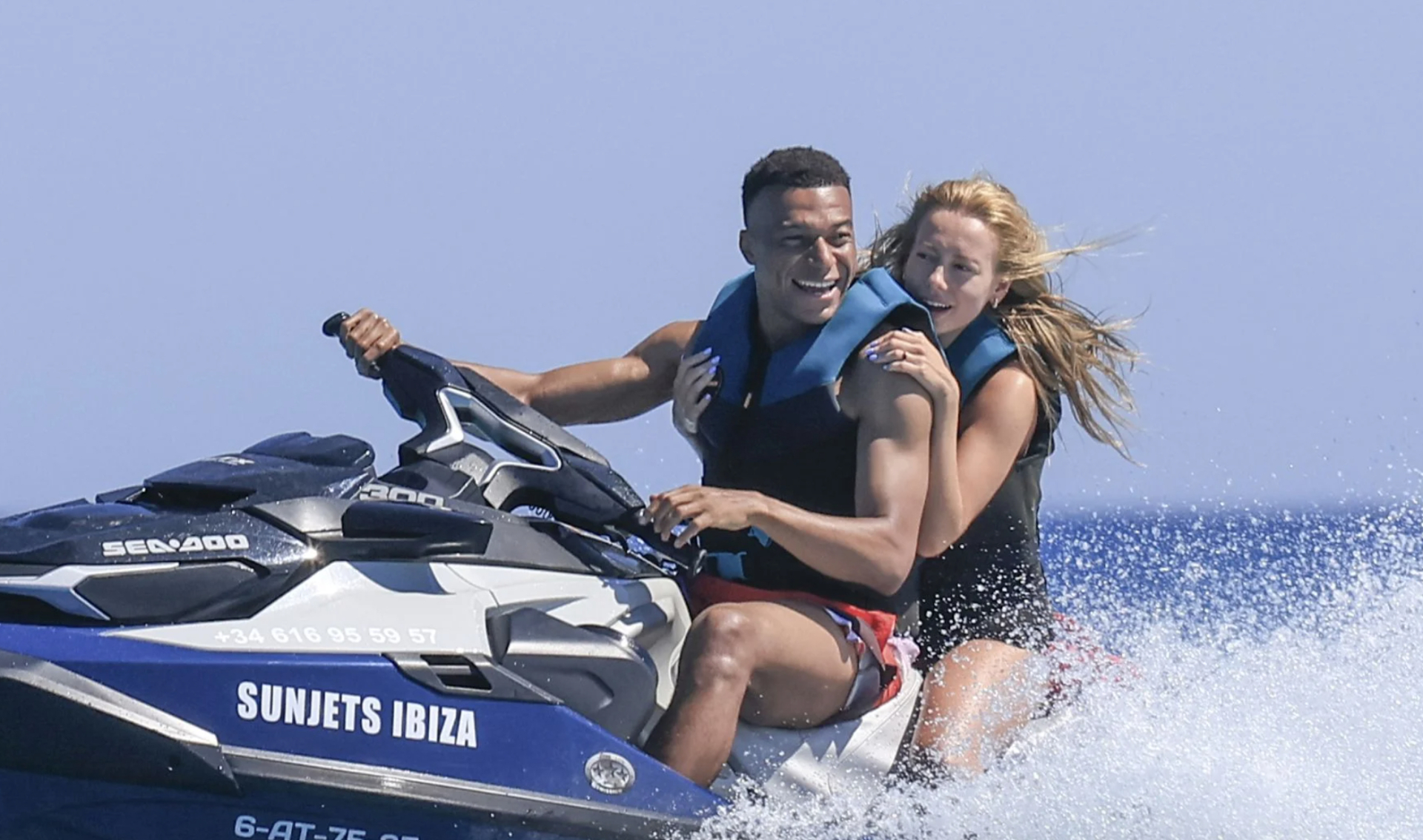 Bạn gái Mbappé là ai mà khiến cả làng mốt "săn đón": Đẹp thôi chưa đủ, gu thời trang mới đáng nói- Ảnh 5.