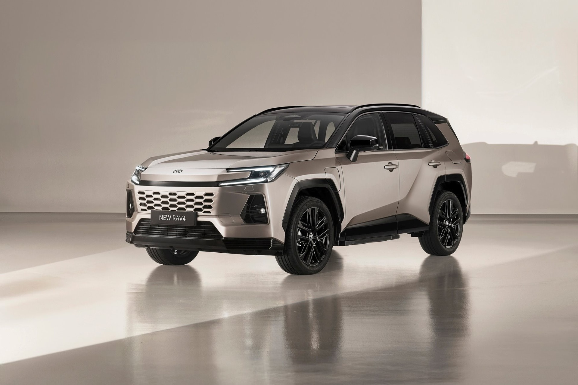 Xe điện Trung Quốc ép 'nghẹt thở', lãnh đạo Toyota đề xuất giải pháp chưa từng có - Ảnh 2.