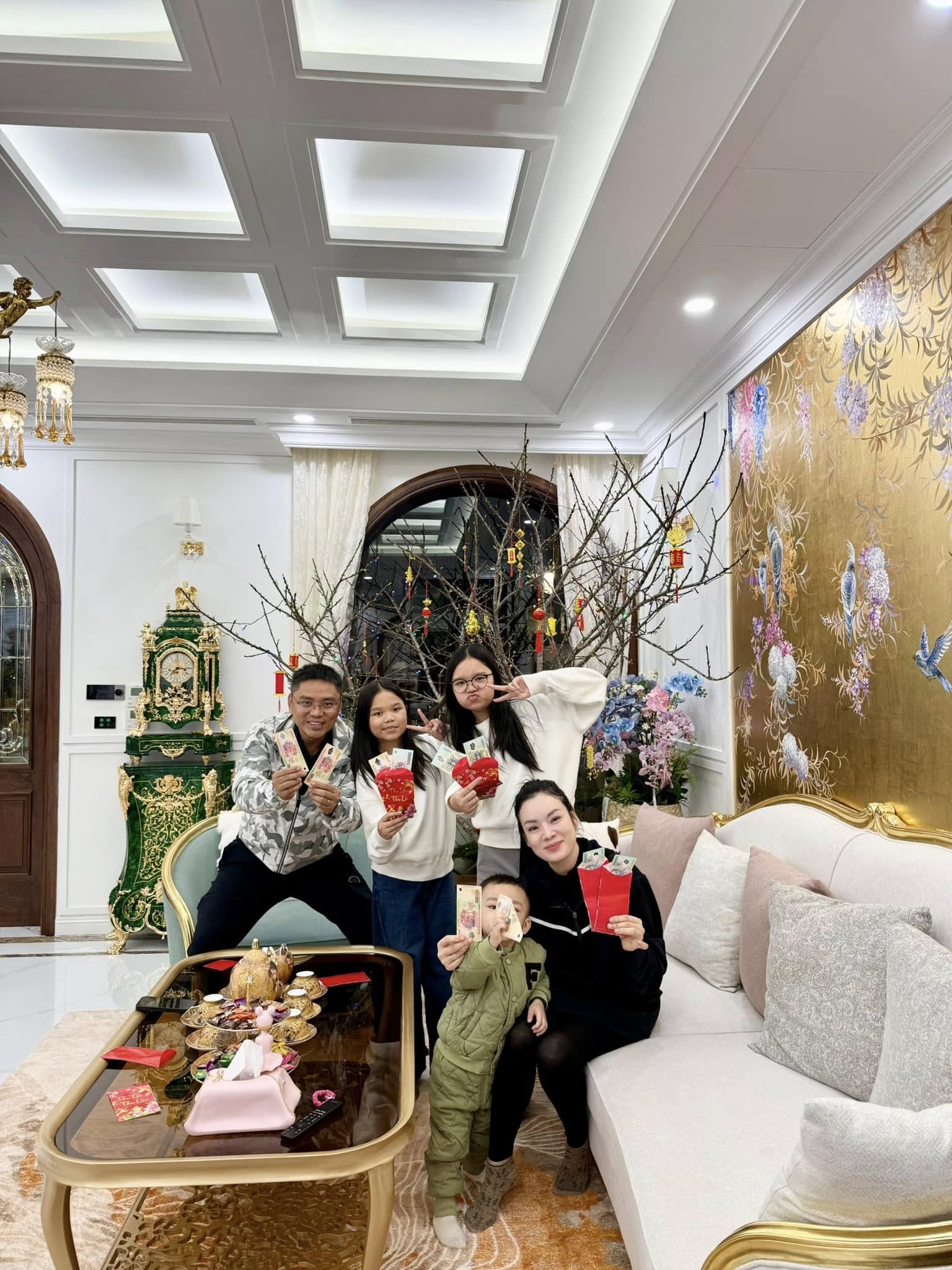 Nữ NSƯT, trưởng khoa thanh nhạc tái hôn với 1 viện trưởng, sở hữu biệt thự 10 phòng ngủ, sống đơn giản - Ảnh 6.