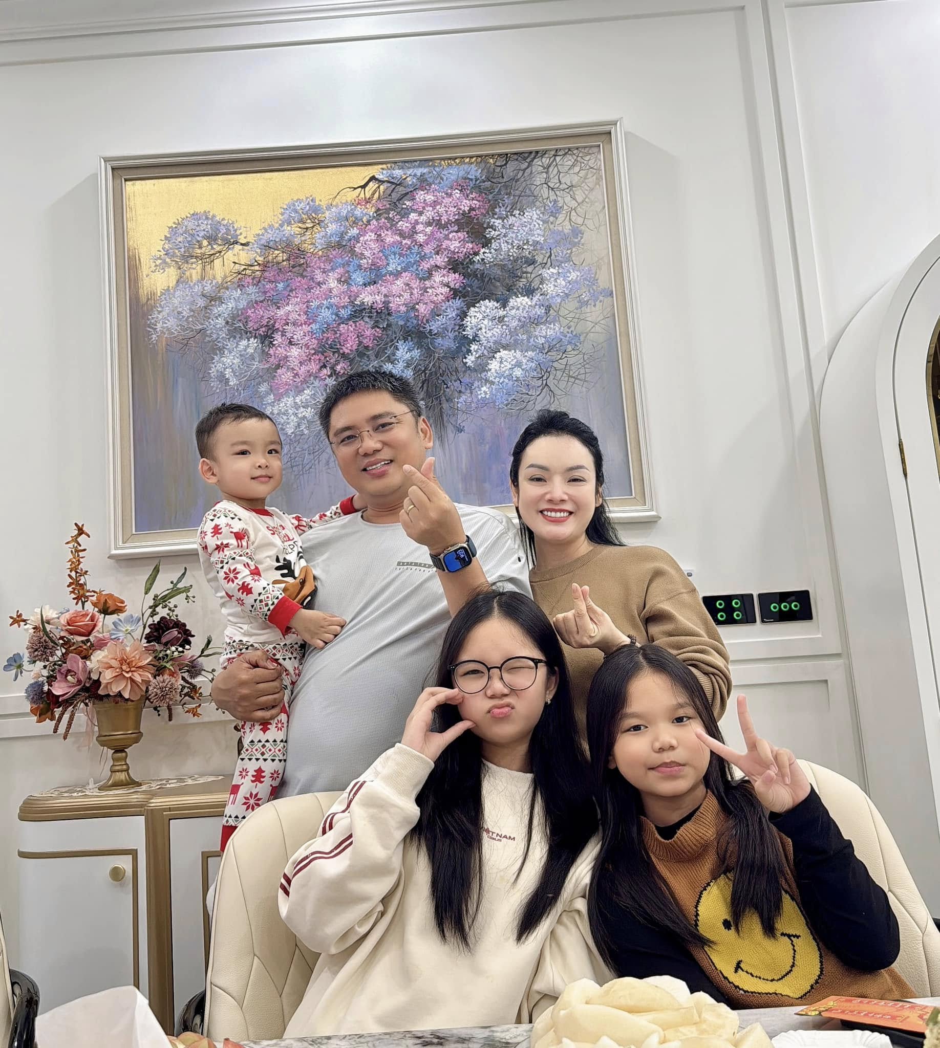 Nữ NSƯT, trưởng khoa thanh nhạc tái hôn với 1 viện trưởng, sở hữu biệt thự 10 phòng ngủ, sống đơn giản - Ảnh 5.