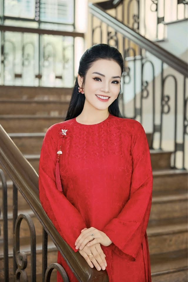 Nữ NSƯT, trưởng khoa thanh nhạc tái hôn với 1 viện trưởng, sở hữu biệt thự 10 phòng ngủ, sống đơn giản - Ảnh 1.