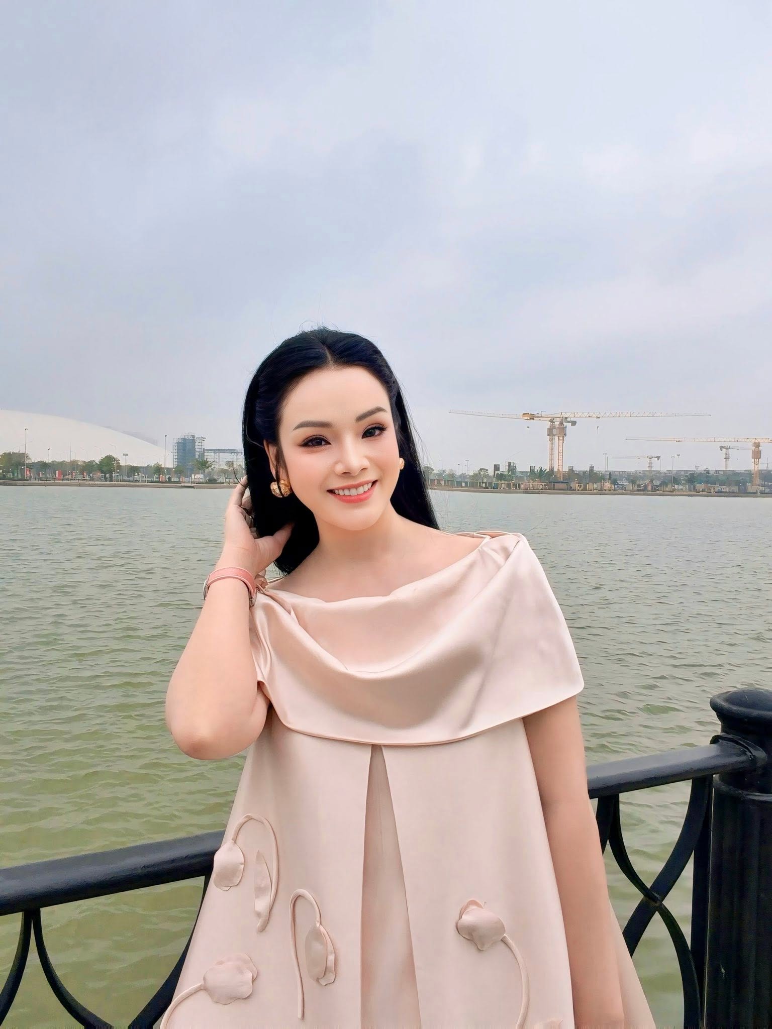 Nữ NSƯT, trưởng khoa thanh nhạc tái hôn với 1 viện trưởng, sở hữu biệt thự 10 phòng ngủ, sống đơn giản - Ảnh 12.