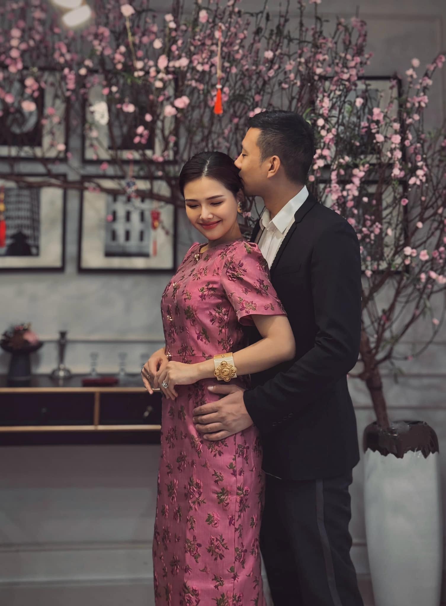 Mỹ nhân Việt cưới TGĐ khu nghỉ dưỡng phức hợp Đà Nẵng: Không nhận tiền mừng, diện mạo chú rể "kín như bưng"- Ảnh 12.