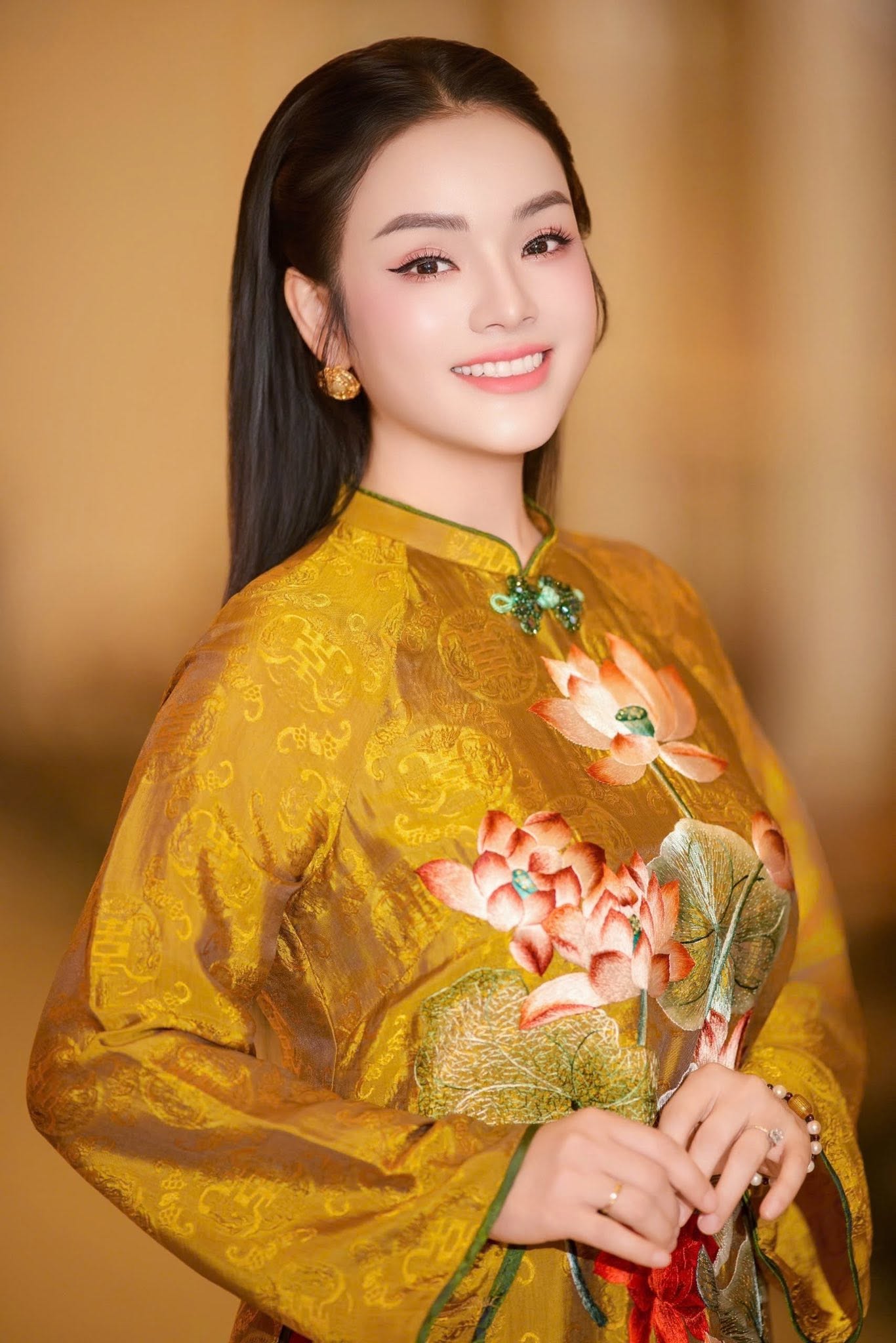 Nữ NSƯT, trưởng khoa thanh nhạc tái hôn với 1 viện trưởng, sở hữu biệt thự 10 phòng ngủ, sống đơn giản - Ảnh 3.
