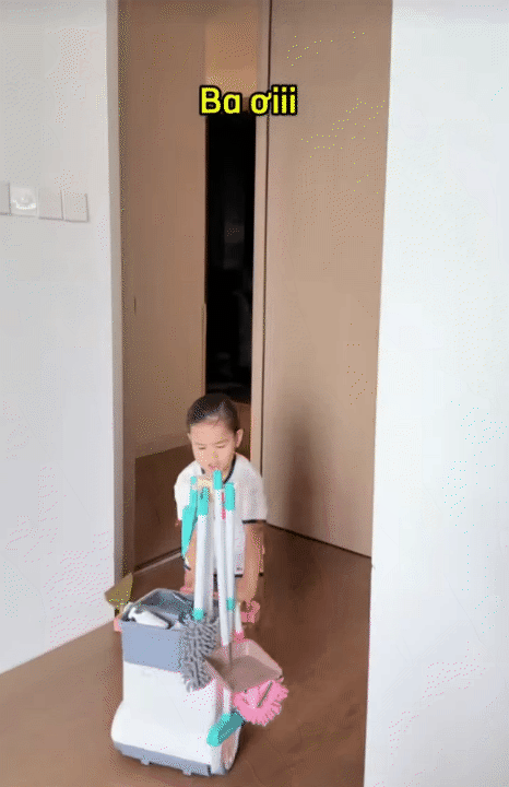 Có là CEO thì bố bỉm Lâm Thành Kim cũng "đau đầu" vì con gái được nghỉ hè, bày đủ trò để bé tránh xa điện thoại- Ảnh 9.