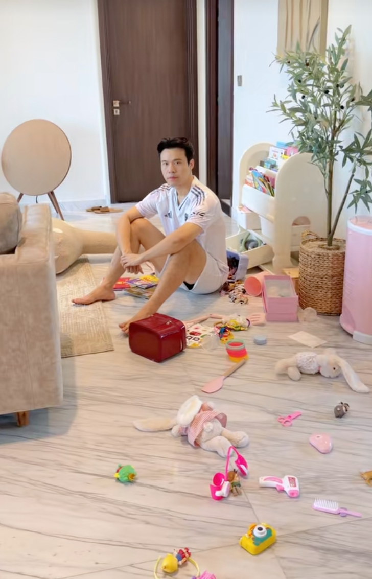 Có là CEO thì bố bỉm Lâm Thành Kim cũng "đau đầu" vì con gái được nghỉ hè, bày đủ trò để bé tránh xa điện thoại- Ảnh 2.
