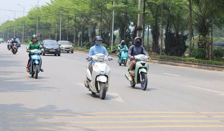 Dự báo thời tiết Hà Nội hôm nay 18/7: Ngày nắng 35℃, chiều tối mưa dông- Ảnh 1.