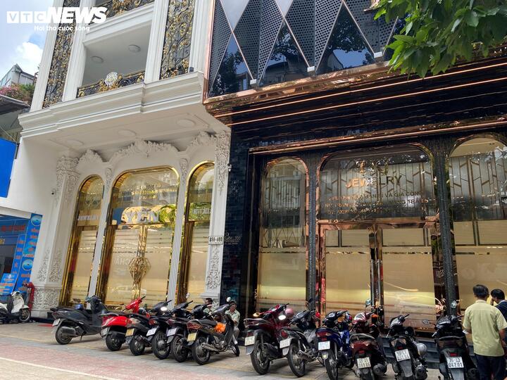 'Cửa đóng then cài' tại nhiều cửa hàng kim cương ở TP.HCM- Ảnh 10.