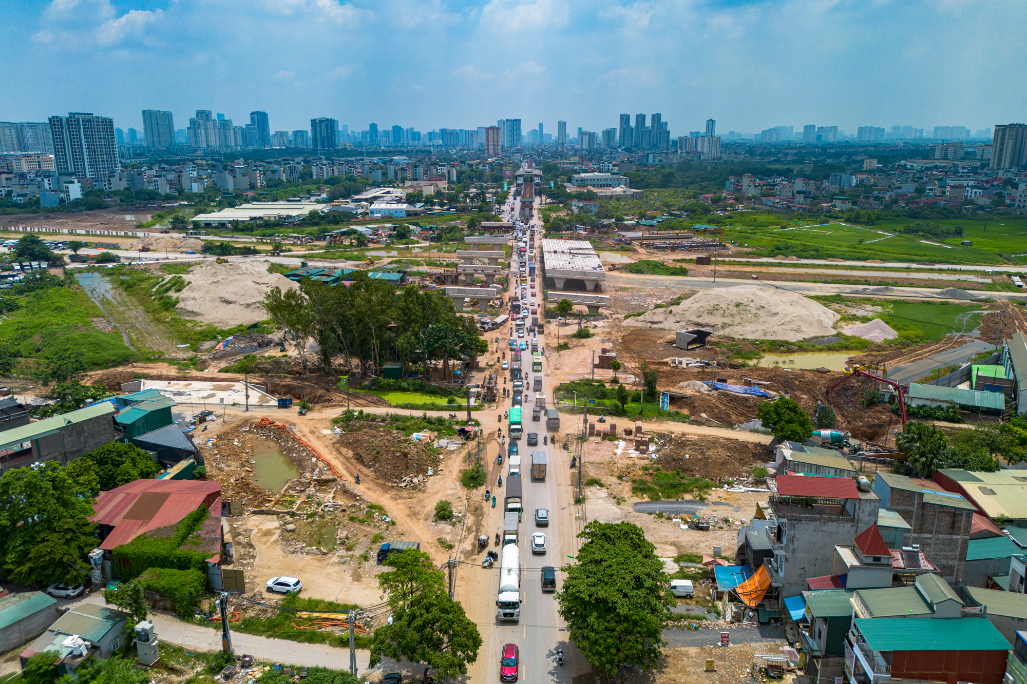 Đại công trường gần 9.600 tỷ đồng mở rộng cửa ngõ phía Tây Hà Nội: Tăng tốc thông xe trước Tết Nguyên Đán- Ảnh 1. Đại công trường gần 9.600 tỷ đồng mở rộng cửa ngõ phía Tây Hà Nội: Tăng tốc thông xe trước Tết Nguyên Đán- Ảnh 1.
