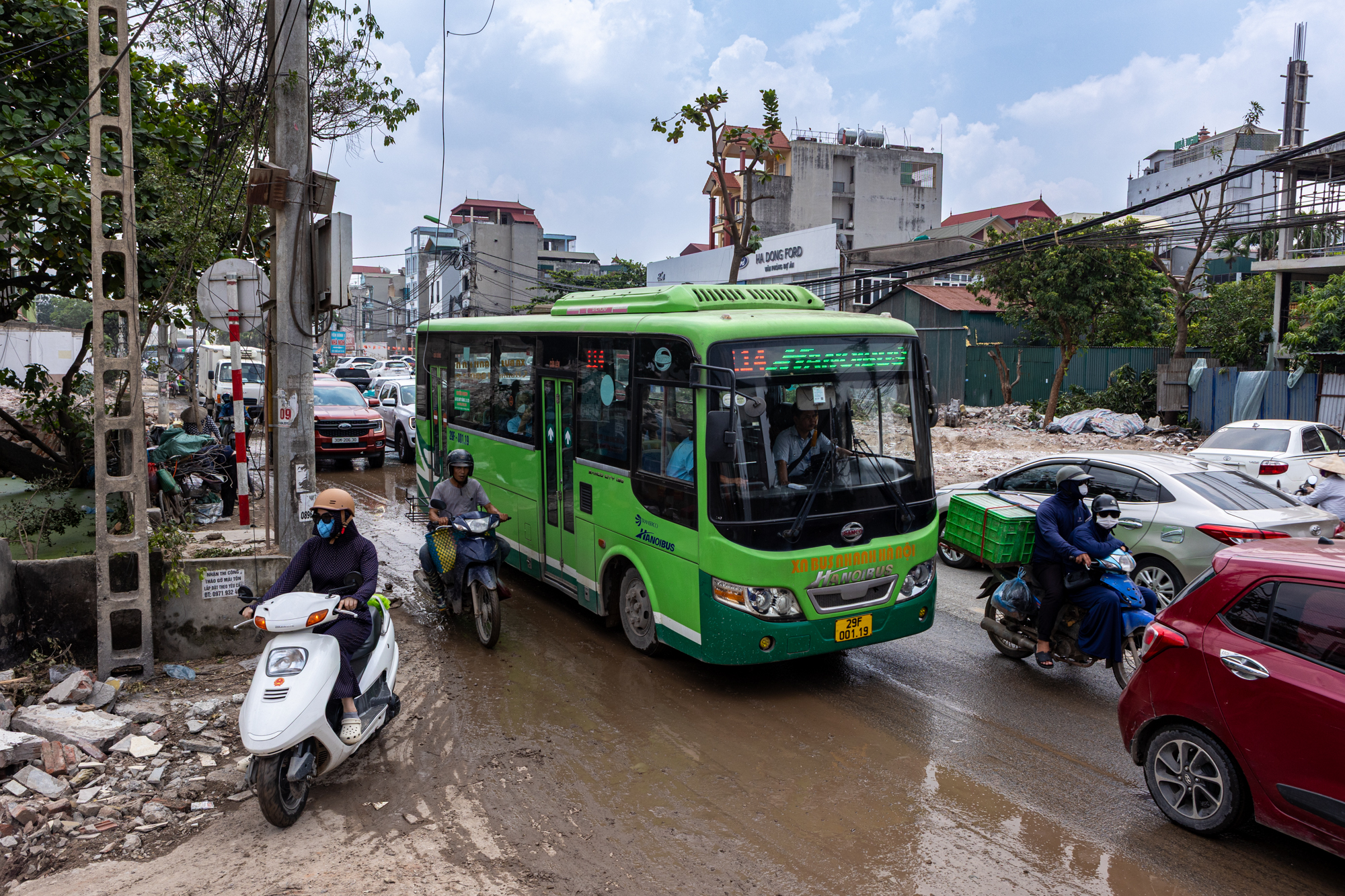 Đại công trường gần 9.600 tỷ đồng mở rộng cửa ngõ phía Tây Hà Nội: Tăng tốc thông xe trước Tết Nguyên Đán- Ảnh 3. Đại công trường gần 9.600 tỷ đồng mở rộng cửa ngõ phía Tây Hà Nội: Tăng tốc thông xe trước Tết Nguyên Đán- Ảnh 3.
