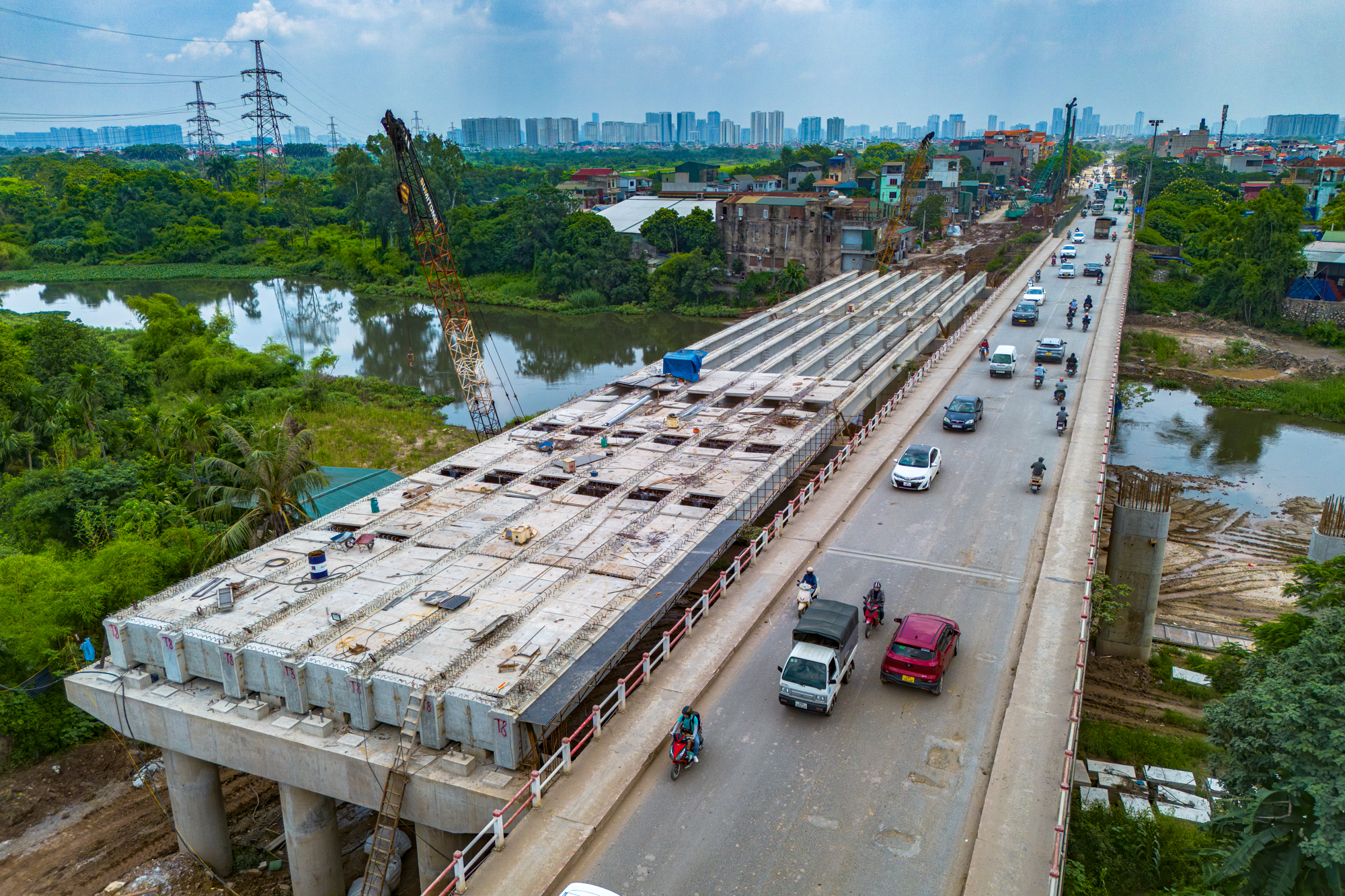 Đại công trường gần 9.600 tỷ đồng mở rộng cửa ngõ phía Tây Hà Nội: Tăng tốc thông xe trước Tết Nguyên Đán- Ảnh 7. Đại công trường gần 9.600 tỷ đồng mở rộng cửa ngõ phía Tây Hà Nội: Tăng tốc thông xe trước Tết Nguyên Đán- Ảnh 7.