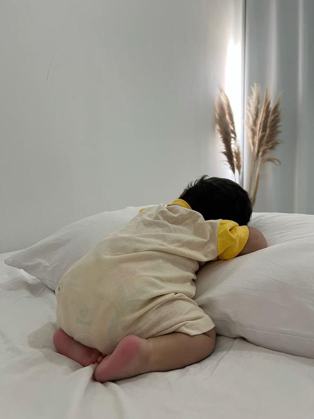 Trẻ nhỏ thích "nằm sấp" và "nằm ngửa", khi lớn lên sẽ có 3 sự khác biệt rõ rệt- Ảnh 2.