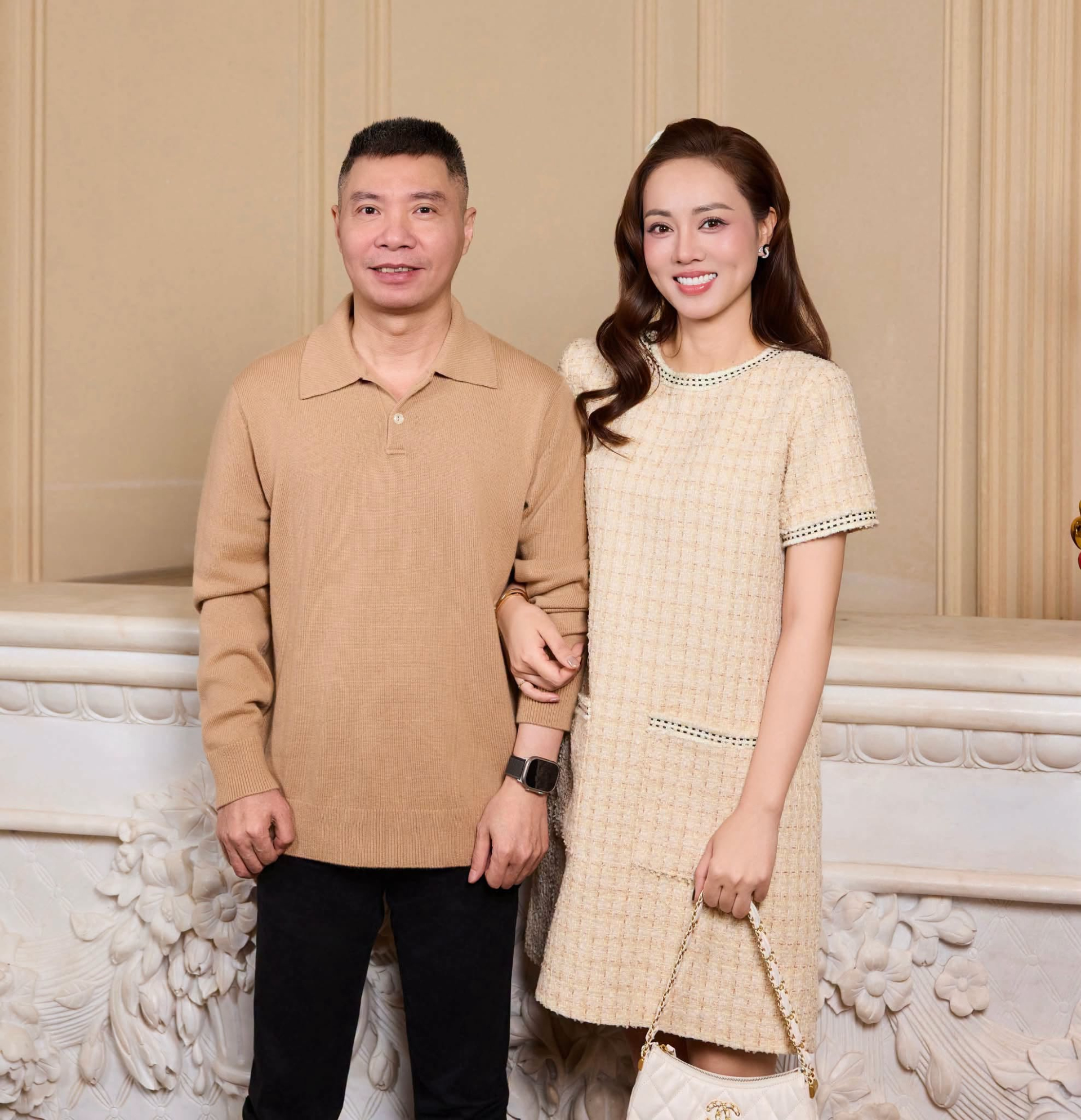 Vợ trẻ kém NSND Công Lý 15 tuổi gây tranh cãi vì thái độ với chồng- Ảnh 1.