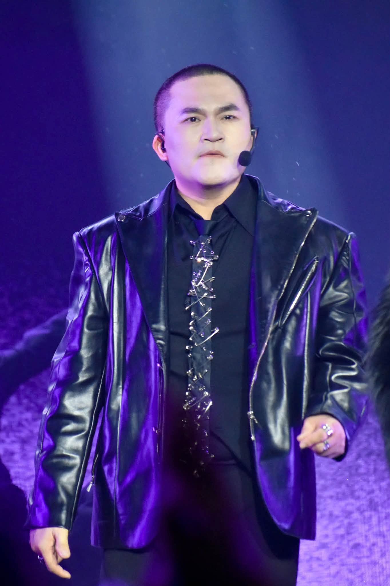 1 Anh Tài cạo đầu gây sốc, công diễn hậu khủng hoảng của show Chông Gai nổi da gà cỡ này- Ảnh 4. 1 Anh Tài cạo đầu gây sốc, công diễn hậu khủng hoảng của show Chông Gai nổi da gà cỡ này- Ảnh 4.