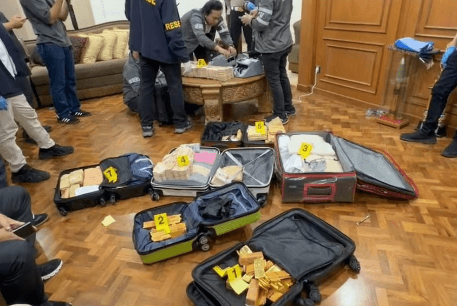 Tịch thu 7 vali chứa 74 kg vàng trị giá 370 tỷ đồng và 750 tỷ tiền mặt trong biệt thự hạng sang- Ảnh 2.