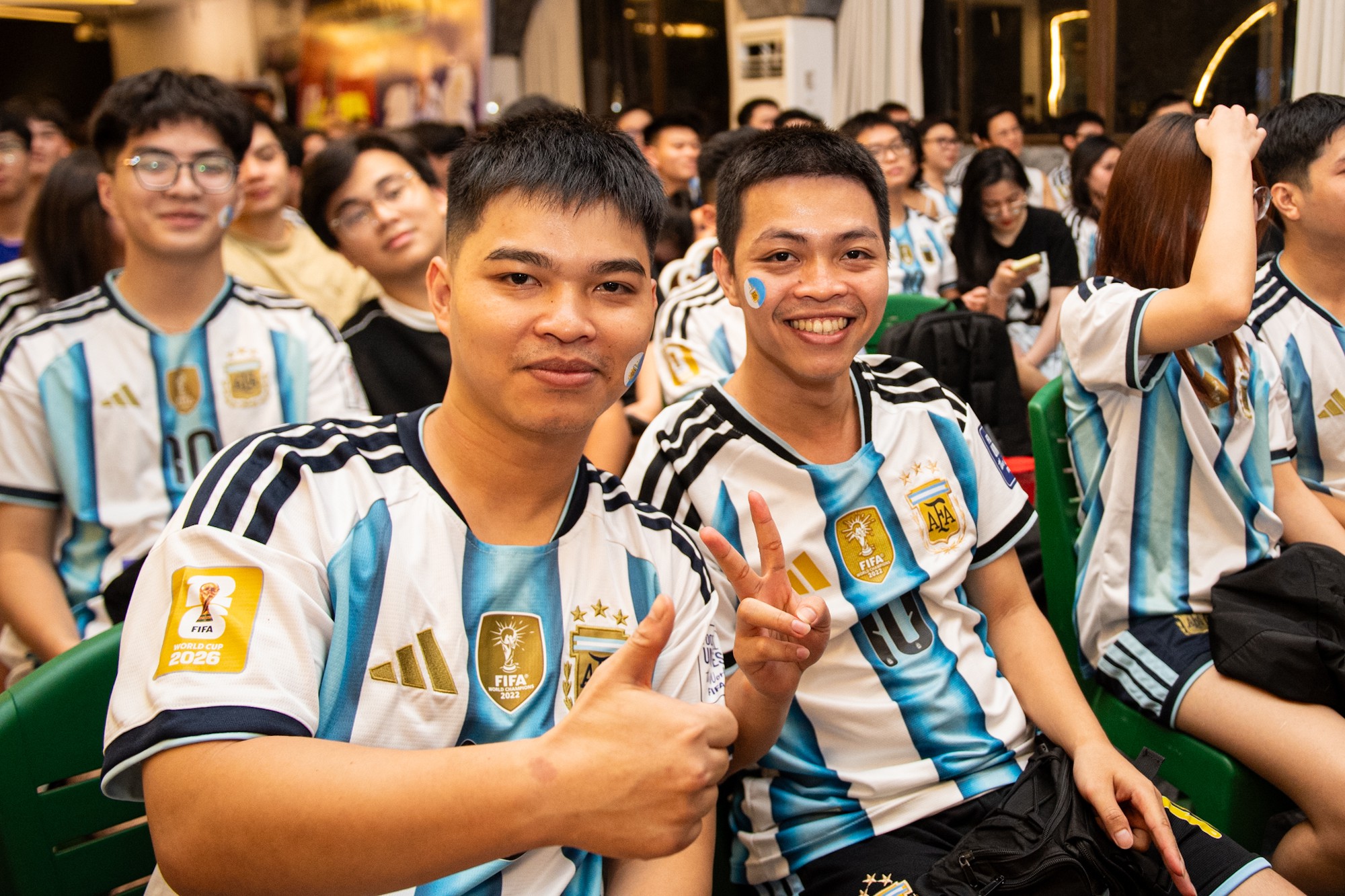 Nhìn lại một đêm buồn của các CĐV khi Argentina không có nổi một cú sút trong 90 phút - Ảnh 14. Nhìn lại một đêm buồn của các CĐV khi Argentina không có nổi một cú sút trong 90 phút - Ảnh 14.