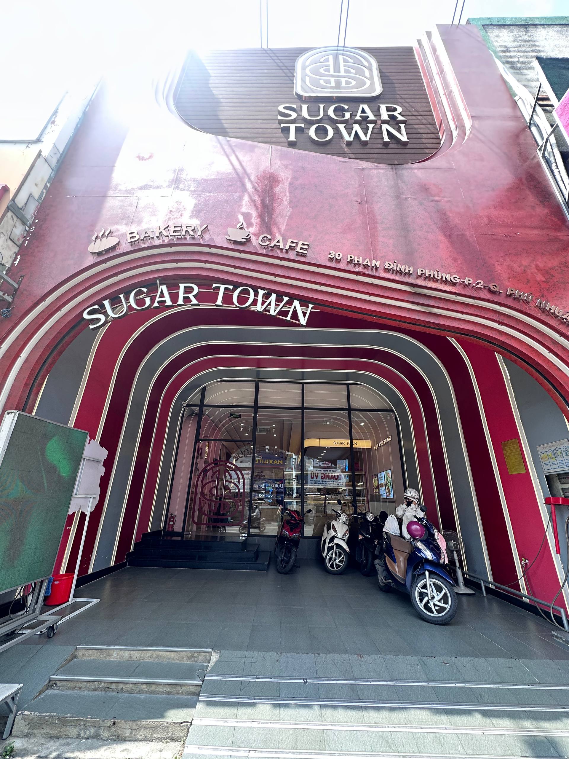 Tiệm bánh Sugar Town của nghệ sĩ Việt Hương hiện tại ra sao?- Ảnh 12.