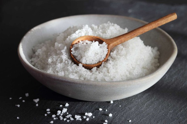 Vì sao nên cho muối vào trước khi vo gạo nấu cơm?- Ảnh 2.