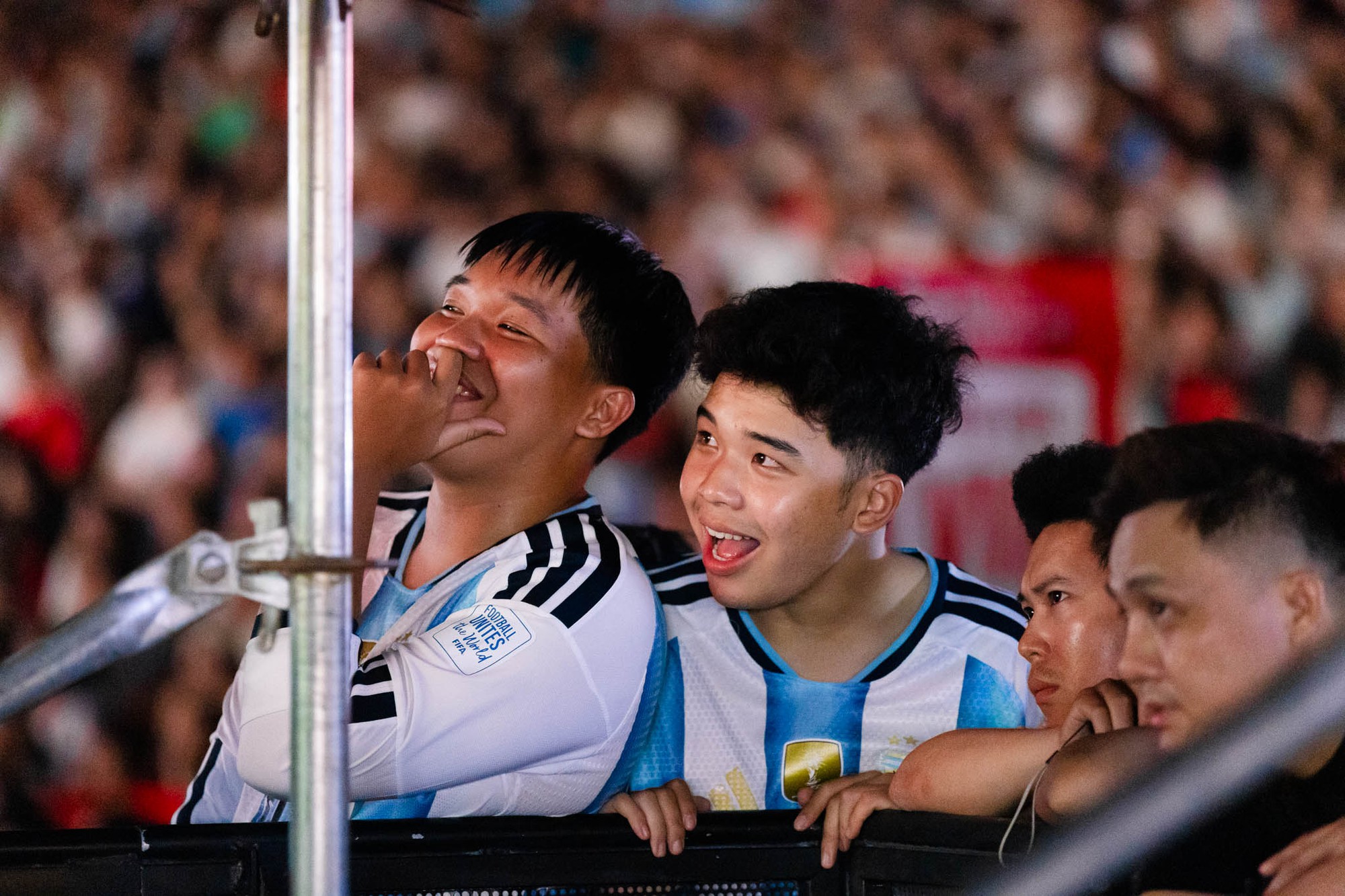 Nhìn lại một đêm buồn của các CĐV khi Argentina không có nổi một cú sút trong 90 phút - Ảnh 23.