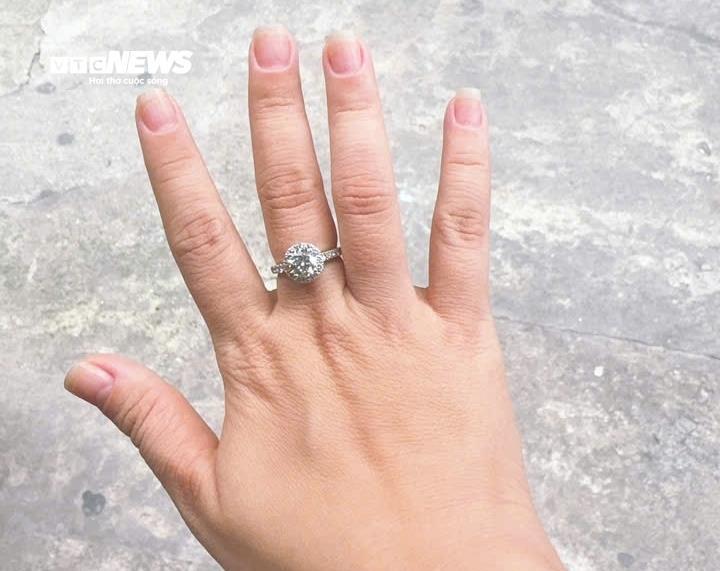 Người TP.HCM ‘toát mồ hôi’ đi bán kim cương- Ảnh 2.