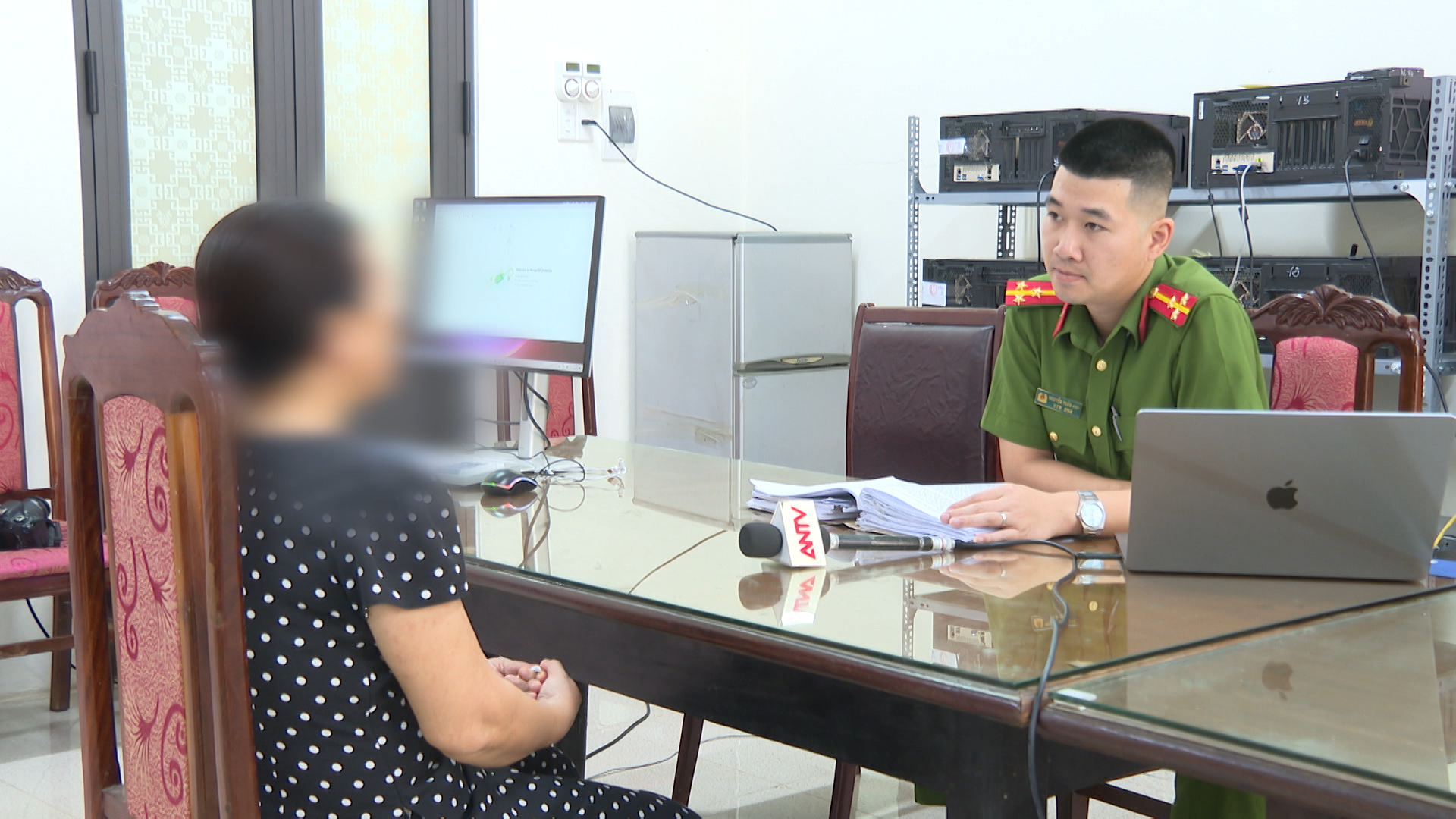 Triệt phá đường dây lừa đảo núp bóng “Hệ sinh thái khởi nghiệp” Canvanex, chiếm đoạt hơn 100 tỷ đồng - Ảnh 3.